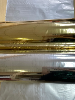 Good price Metallische Glanz-Polyesterfolie Ausgezeichnete Barriere-Eigenschaften für Papierboxen Online