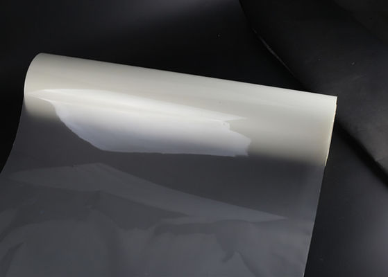 Good price 1920mm Breite 25mm Zoll Kern 30mic Glanzige Multiply Extrusion PET Thermal Lamination Film Online